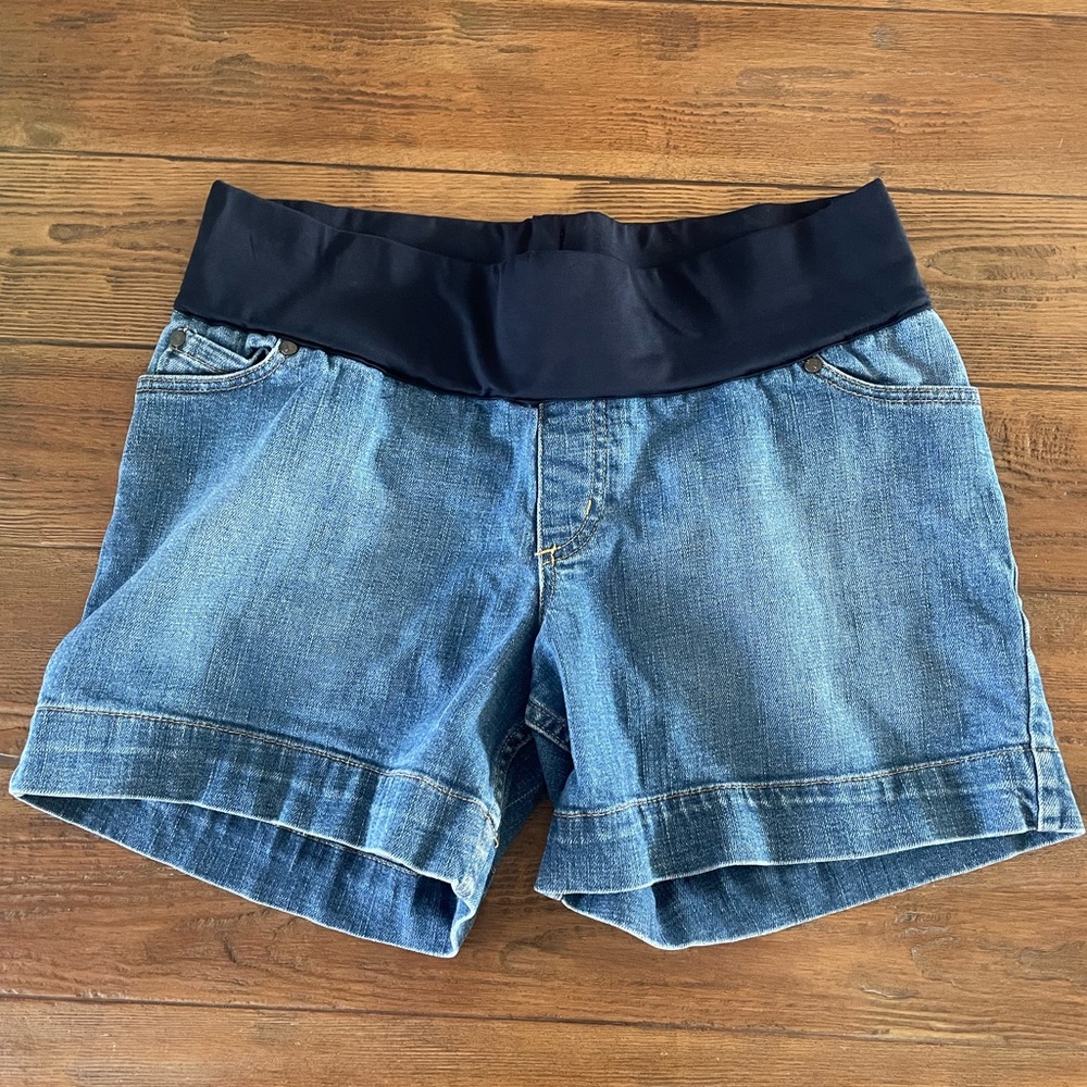 Medium maternity shorts